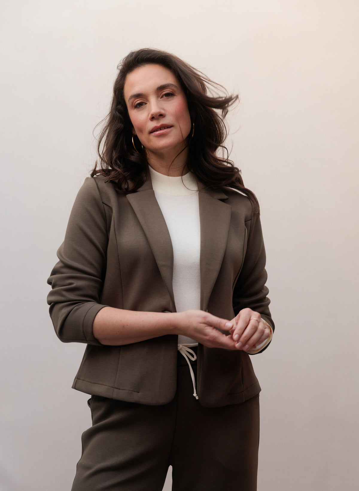 Svetlana in Grey Olive – productfoto 2