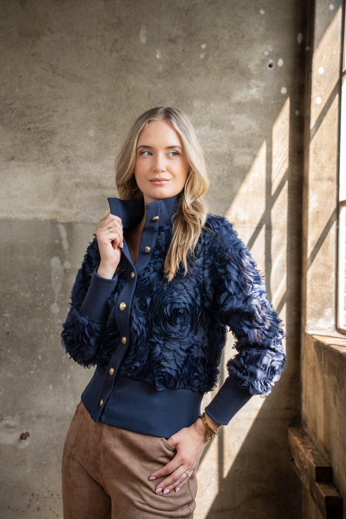 ICNK Drava Lasercut Circles in Vintage Indigo – productfoto 3