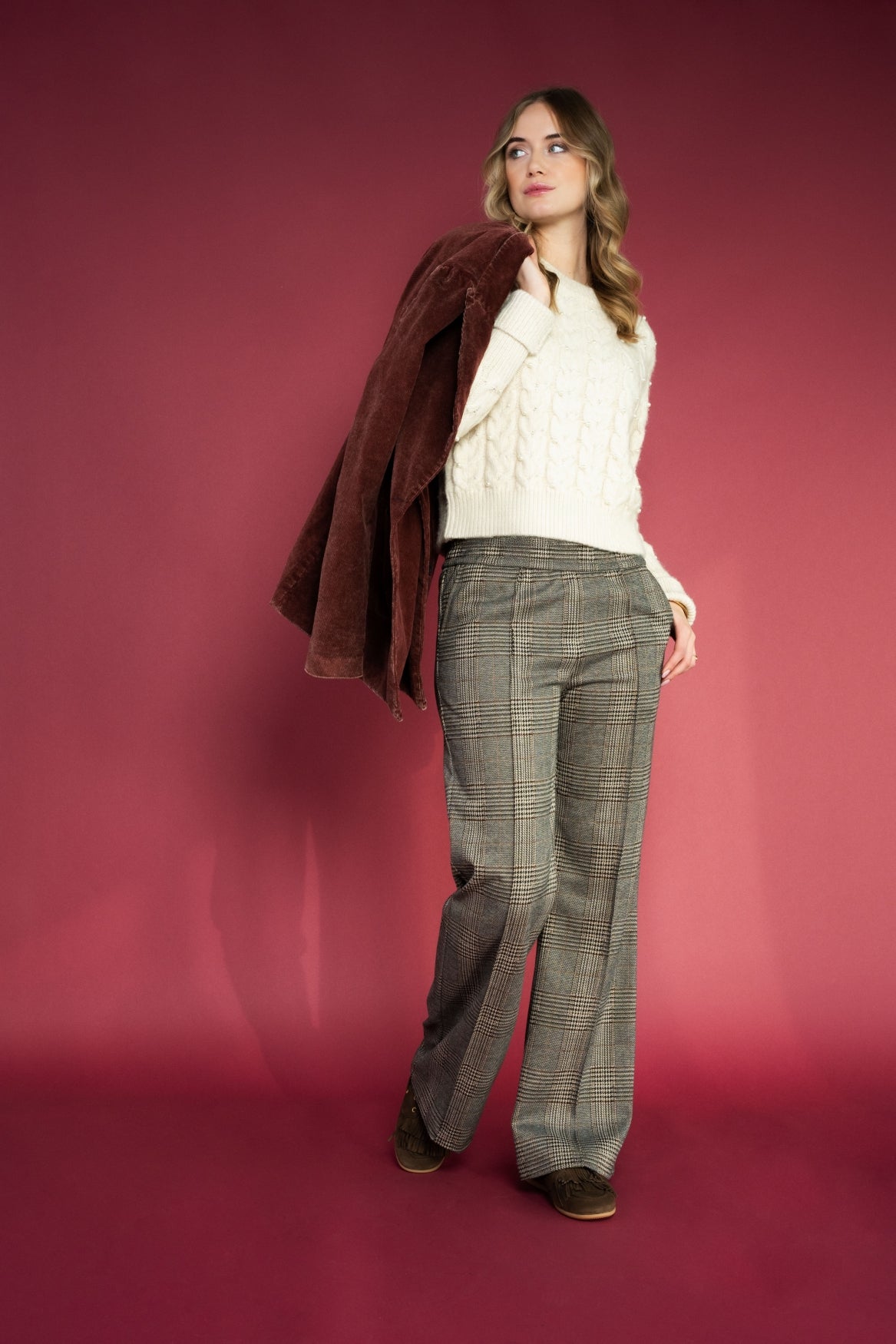 ICNK Aleyna Knitted Check in Dark Brown – productfoto 3