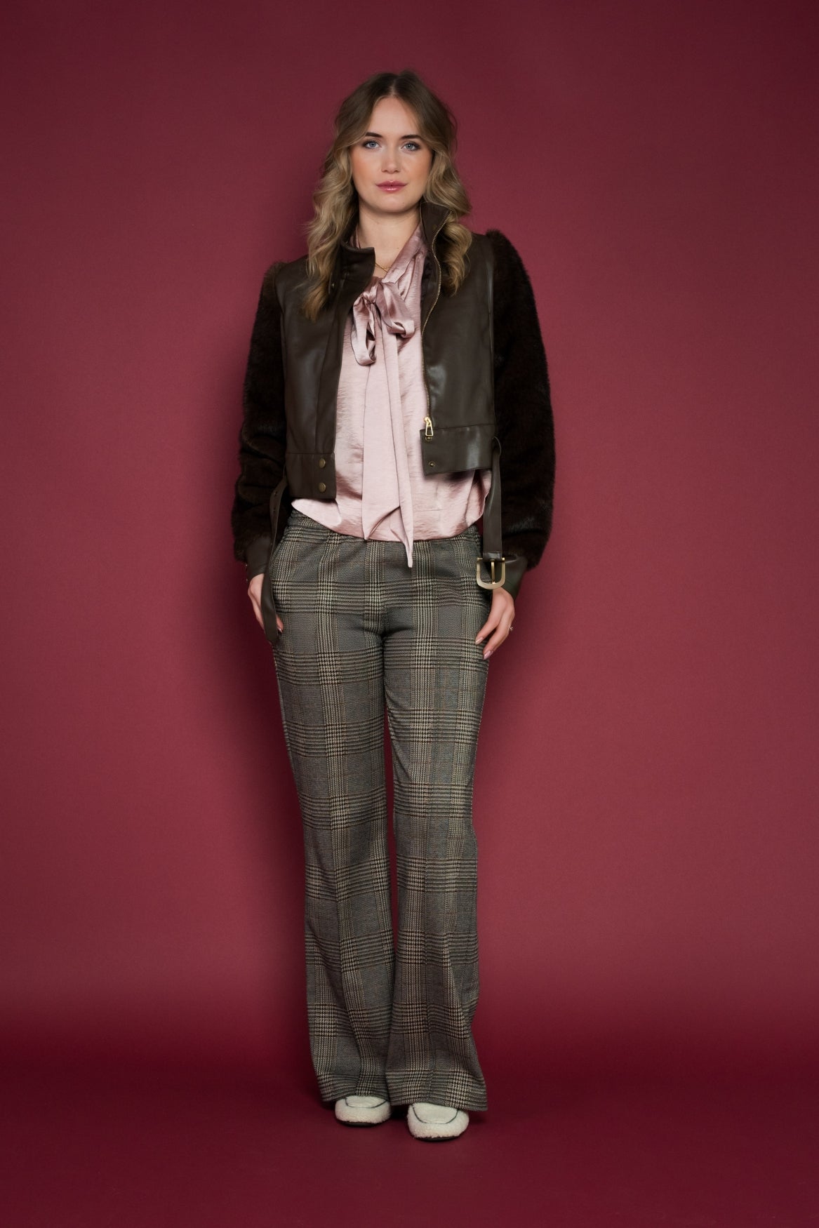 ICNK Aleyna Knitted Check in Dark Brown – productfoto 7